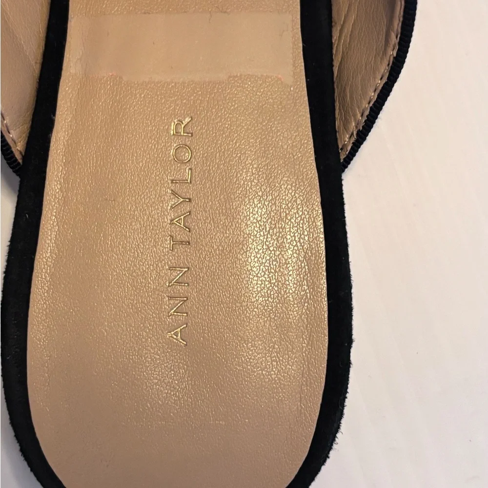 Ann Taylor Black Suede Velvet Bow Loafers SZ 7
